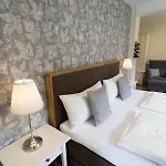 Restaurant Sonnenlay מלון 3*